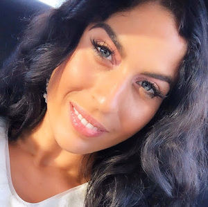 Meet your Posher, Kenza